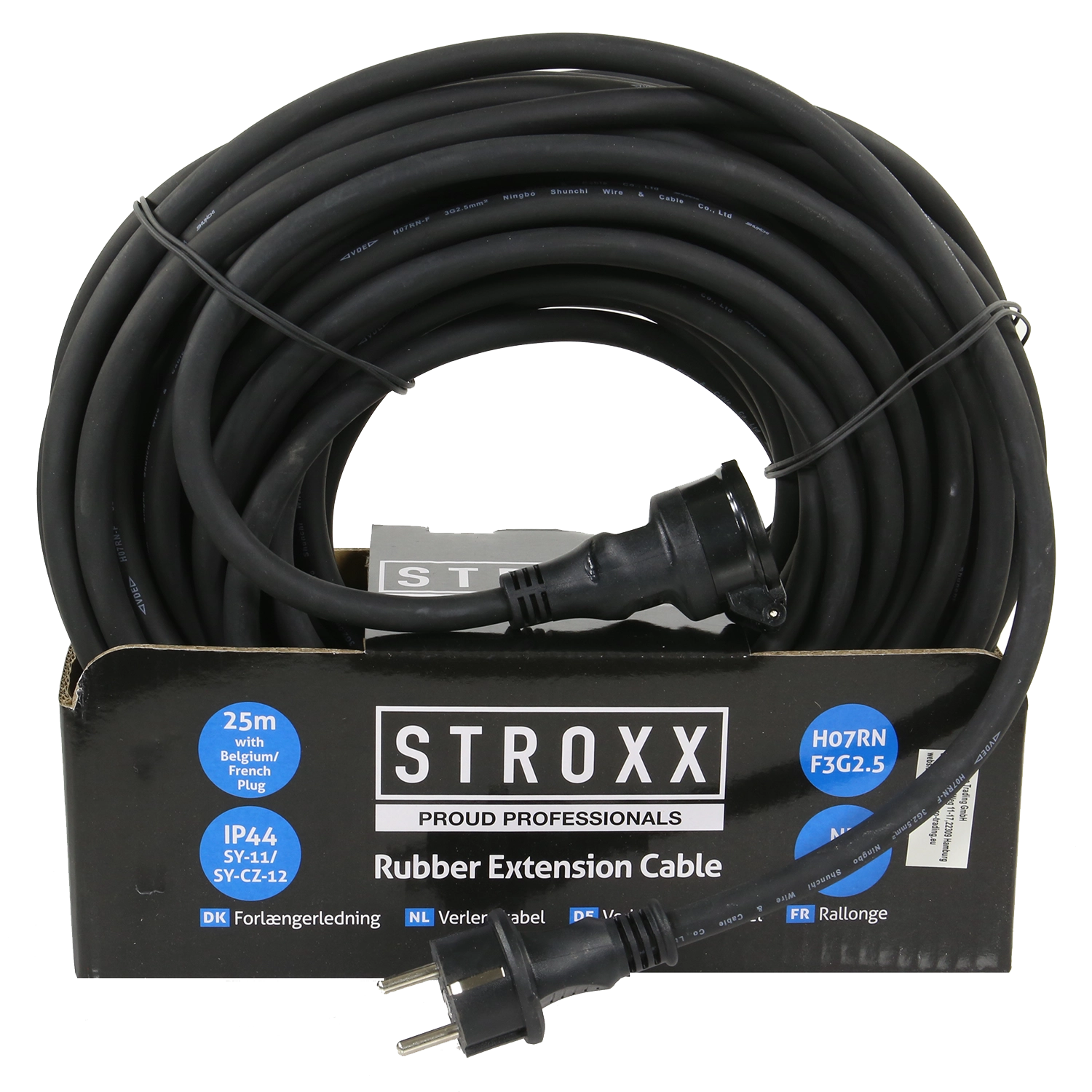 Zwarte STROXX verlengkabel van 25m. Met één stekker. Vastgebonden met spanbandjes en kartonnen verpakking.
