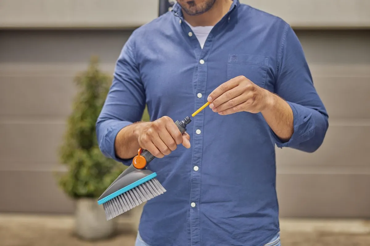 Brosse douce à main avec raccord pour tuyau